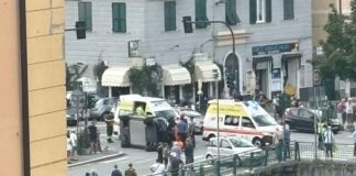 Genova, auto si ribalta a Marassi: soccorsi sul posto