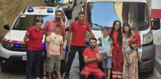 Genova, piccolo Matteo salvato dai militi della Croce Rossa: genitori in sede per ringraziarli Croce Rossa salvataggio bambino malore