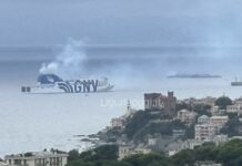 Gnv traghetto fumo Genova