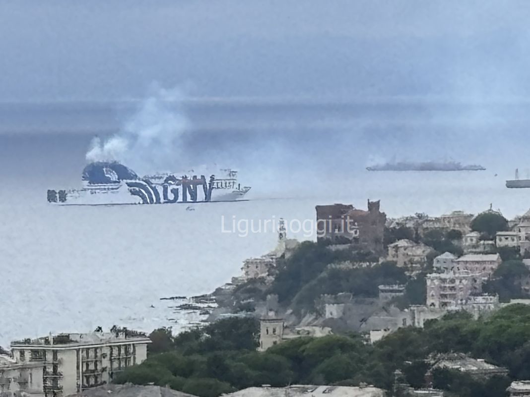 Gnv traghetto fumo Genova