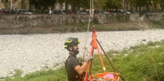 Genova, cade nel Bisagno andando alla partita, soccorso caduto nel Bisagno