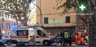 Genova, 60enne alla guida in arresto cardiaco alla Foce: rianimato dopo mezz’ora Ambulanza Foce corso Torino
