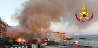 Incendio a Quarto, proseguono le indagini: rilievi per verificare la qualità dell’aria Incendio Quarto vigili del fuoco