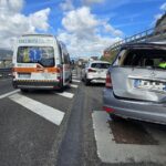 Autostrade, incidente in A7: bisarca scontra un’auto e scappa, tre feriti Incidente A7
