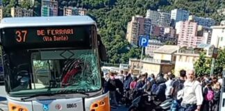 Genova, incidente moto-autobus a Marassi: 17enne all’ospedale Incidente moto bus Marassi