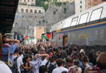 Sciopero generale, iniziata la smobilitazione della stazione di Genova Principe Manifestanti binari stazione Principe
