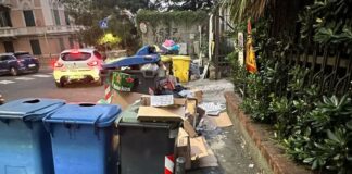 Genova, emergenza rifiuti a Sampierdarena: proteste tra i residenti Rifiuti abbandonati Sampierdarena