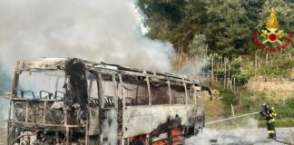 Orco Feglino, in fiamme autobus della TPL autobus fiamme Orco Feglino TPL