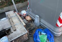 Quarto, cassonetti stracolmi vicino alla Coop di corso Europa cassonetti spazzatura Genova Amiu