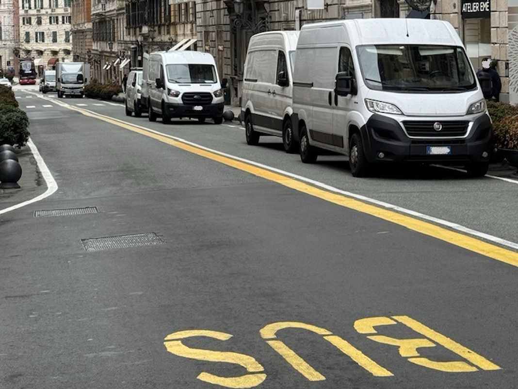 via roma genova sosta vietata