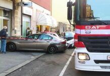 Genova, auto perde il controllo e colpisce una donna con il suo cane incidente via Bologna 14 ottobre 2025