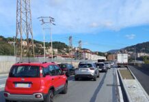 Genova, pista ciclabile in via Polonio, scoppia la bagarre tra favorevoli e contrari via Polonio Trasta coda