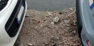 Voltri, fango e detriti sotto le auto in sosta dal 1 settembre, la pioggia fa paura Voltri fango via Buffa