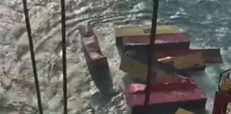 Genova, container caduti in mare al porto di Pra’: scalo bloccato Container caduti porto Pra'