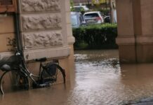 Maltempo Liguria, nubifragio su La Spezia: strade allagate e interventi dei vigili del fuoco Allagamenti La Spezia