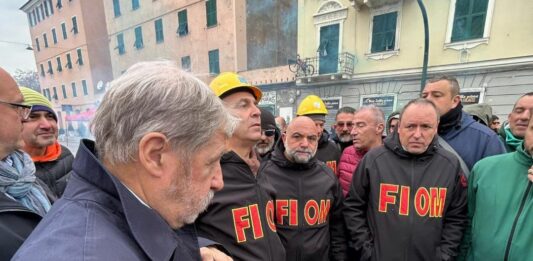 Ex Ilva, Salis e Bucci al presidio dei lavoratori a Cornigliano Bucci lavoratori ex Ilva