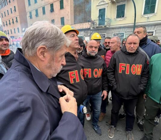 Genova, Bucci incontra i lavoratori ex Ilva in sciopero. Proseguono le proteste Bucci lavoratori ex Ilva