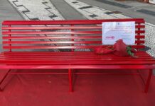 Recco, una panchina rossa contro la violenza sulle donne panchina rossa Recco
