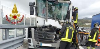 Autostrade, incidente tra camion in A10: un uomo in gravi condizioni Incidente A10