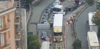 Genova, sciopero lavoratori ex Ilva: traffico bloccato, città spezzata in due Traffico Genova