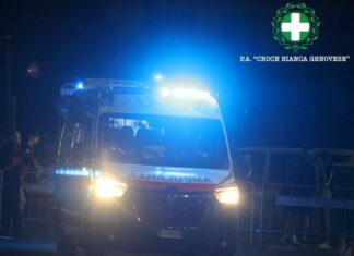 Genova, frontale tra auto in Albaro: due feriti all’ospedale ambulanza notte Croce bianca genovese