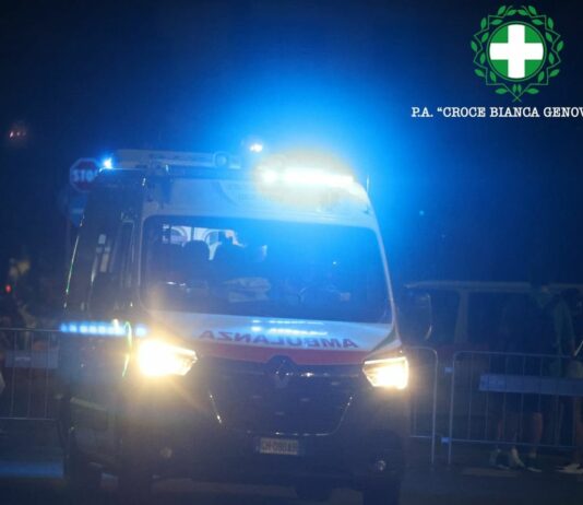 Genova, frontale tra auto in Albaro: due feriti all’ospedale ambulanza notte Croce bianca genovese
