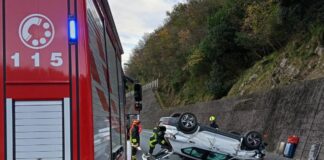 Autostrade, auto si ribalta in A12: diversi feriti tra cui una bambina auto ribaltata A12