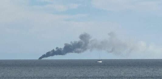 Bergeggi, incendio su una barca a vela, salvate 5 persone bergeggi barca in fiamme 6 novembre 2025