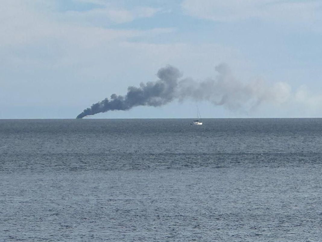 bergeggi barca in fiamme 6 novembre 2025