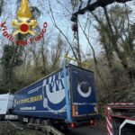 camion incastrato la spezia