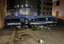 Genova, scontri durante manifestazione contro Casapound, 8 agenti feriti foce via odessa scotri 22 novembre 2025