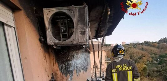 Pontedecimo, in fiamme il condizionatore su un poggiolo, ragazza ferita incendio condizionatore via fratelli gazzo pontedecimo