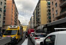 Genova, auto parcheggiata male: traffico in tilt a San Fruttuoso Marassi coda traffico corso De Stefanis