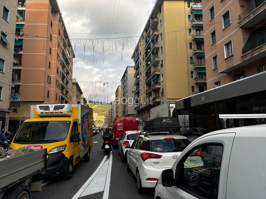 Marassi coda traffico corso De Stefanis