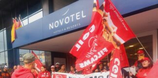 Novotel licenzia a Genova e scatta il presidio di protesta Novotel presidio protesta Genova