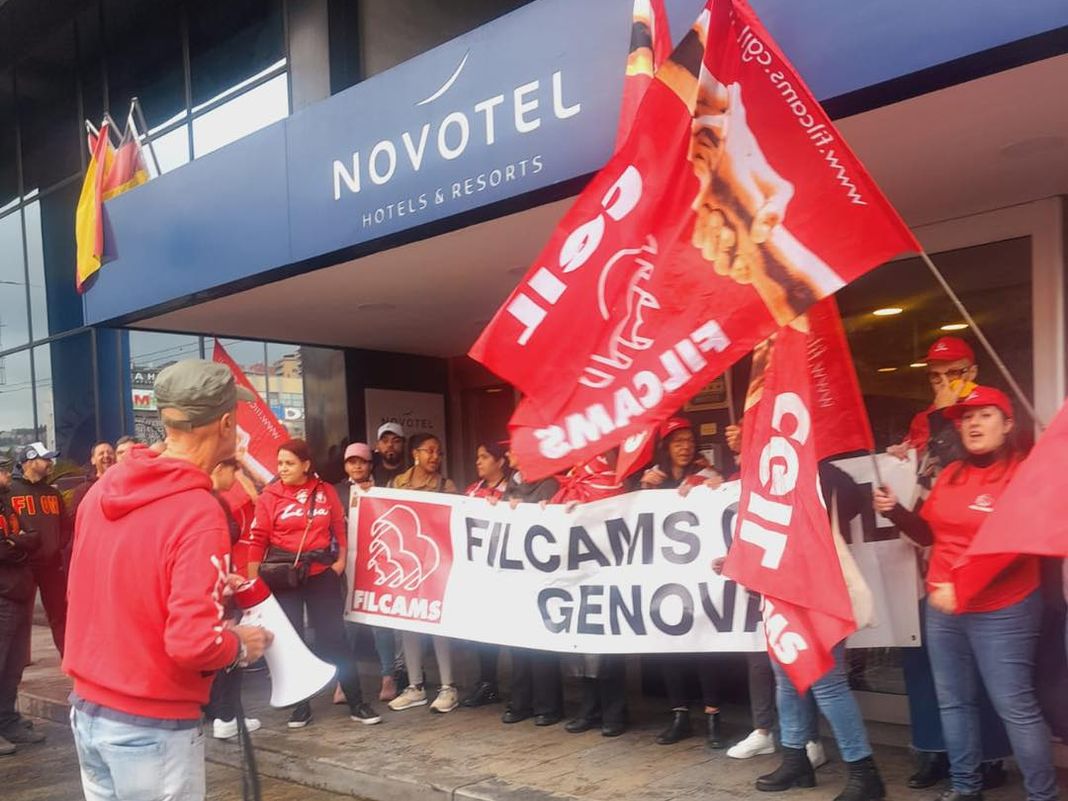 Novotel presidio protesta Genova
