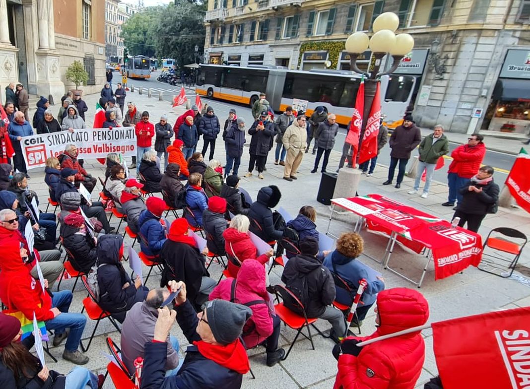 pensionati protesta prefettura genova