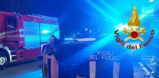 Genova, auto si ribalta su un fianco in via Hermada, due feriti Sestri Ponente Genova incidente 24 novembre 2024 via hermada