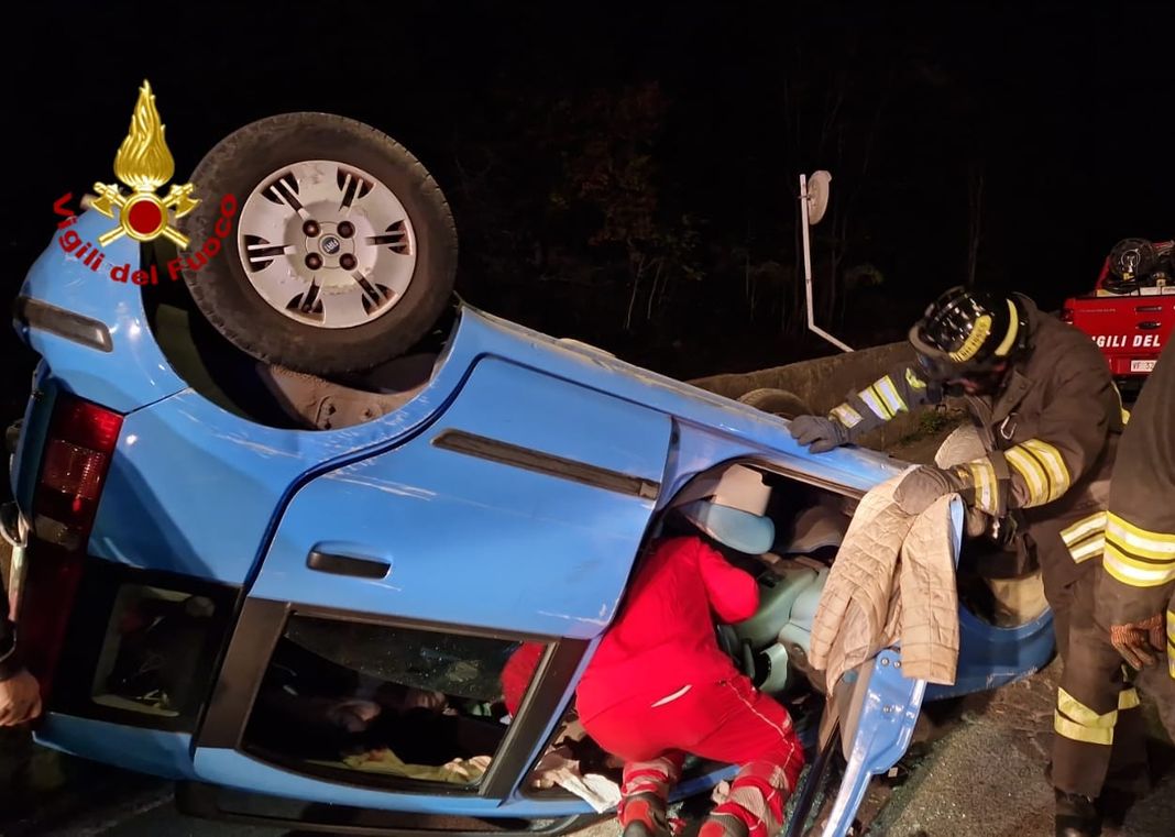 Varazze auto ribaltata 7 novembre 2025