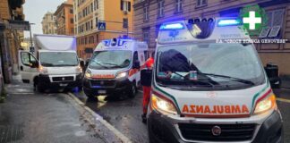 Genova, mattinata da incubo: raffica di incidenti e traffico in tilt Ambulanza Genova