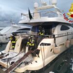 Chiavari, a fuoco uno yatch di 20 metri: intervento dei vigili del fuoco Chiavari yatch a fuoco