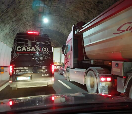 Autostrade, incidente al bivio A7/A10: code e traffico in tilt Coda A10