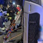 La Spezia, auto ribaltata in corso Cavour, un ferito auto ribaltata La Spezia