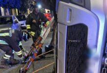 La Spezia, auto ribaltata in corso Cavour, un ferito auto ribaltata La Spezia