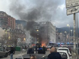 Genova, scontri prima di Genoa-Inter: mezzi a fuoco fuori dal Ferraris scontri pre partita Genoa Inter