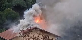 Incendio in un palazzo a Pontetto, soccorsi sul posto Incendio palazzo Pontetto