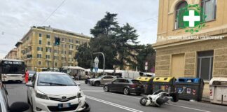 Genova, incidente auto-moto in piazza Palermo: ferito un uomo Incidente piazza Palermo