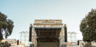 Capodanno 2026, in allestimento il palco in piazza della Vittoria Palco piazza della Vittoria Capodanno 2026