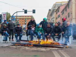Ex Ilva, ripreso il presidio: chiuse via Cornigliano e la Guido Rossa Presidio ex Ilva Cornigliano