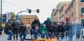 Ex Ilva, ripreso il presidio: chiuse via Cornigliano e la Guido Rossa Presidio ex Ilva Cornigliano